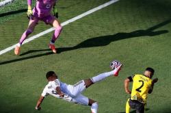 英雄联盟总决赛直播-多特蒙德轻取尤文，姆巴佩点燃赛场