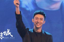 -临界点，同一秒，基多暴雨与赛道闪电如何共享同一种心跳