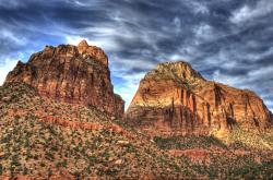 LOL决赛-当绿茵传奇驶入霓虹赛道，F1街道赛之夜，莱万成为另类冠军