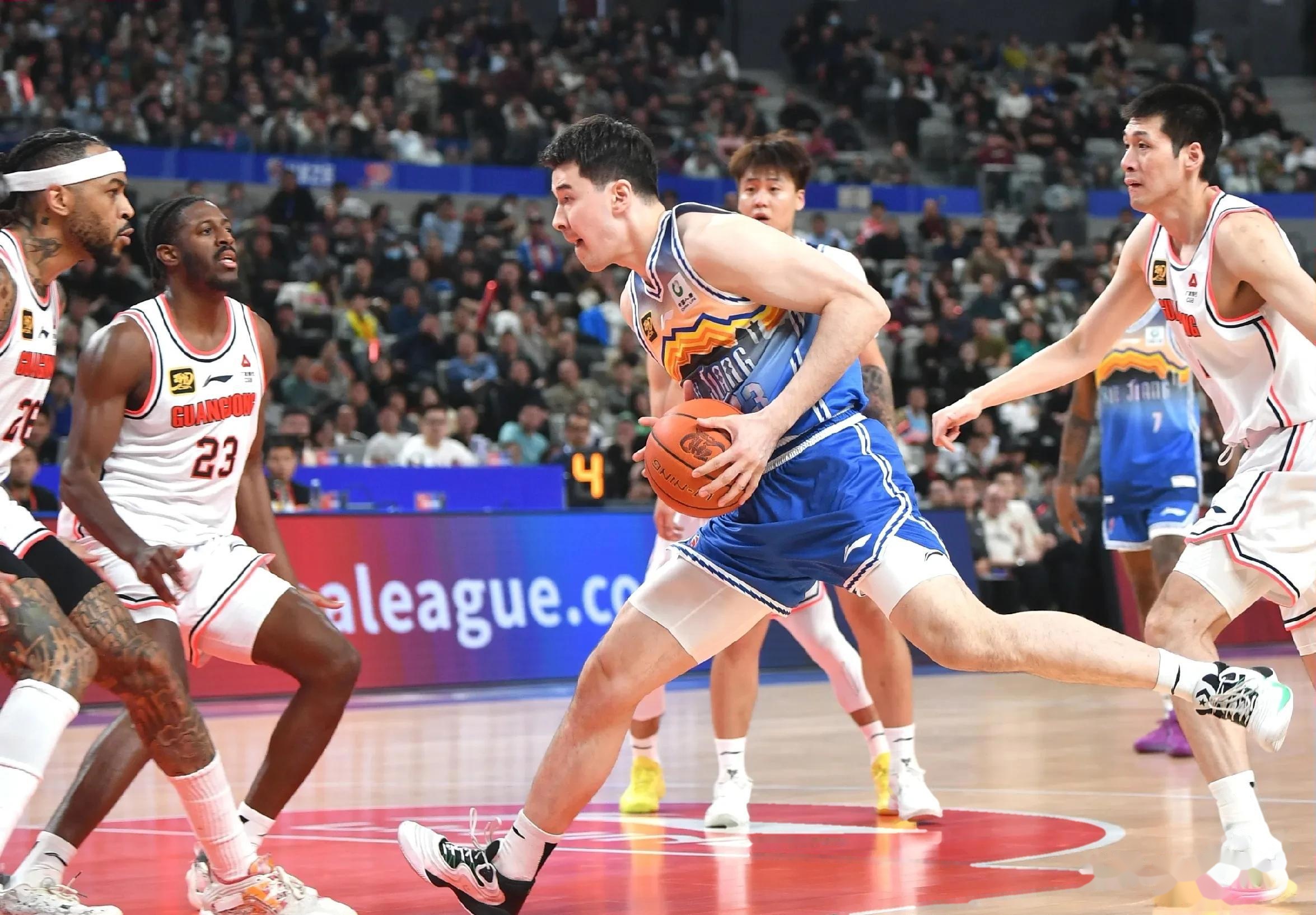 关于新疆队的禁区进攻,击败对手获得胜利的信息 关于新疆队的禁区进攻,击败对手获得胜利的信息