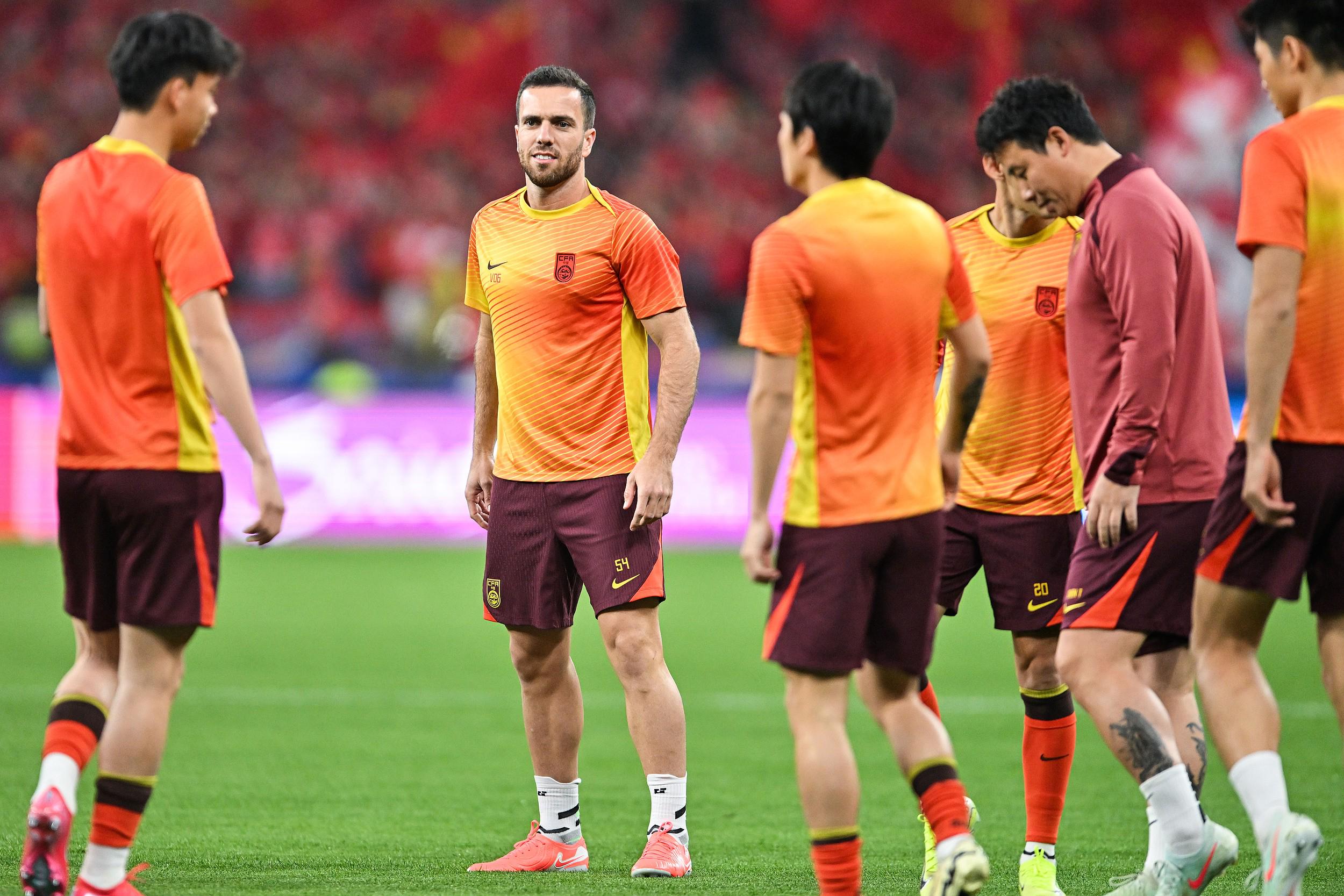 球队备战常规赛，调整阵容备战