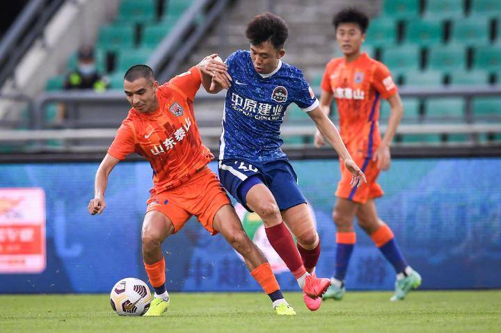 关于卫冕冠军再度展现实力，力压对手保持不败的信息