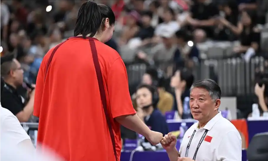 中国队横扫印尼队,安赛龙统治全场 中国队横扫印尼队,安赛龙统治全场