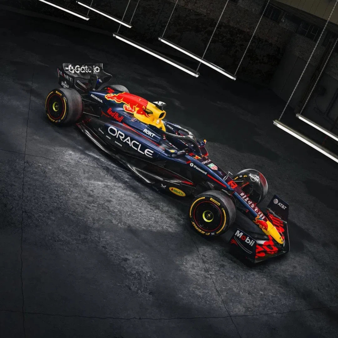 梅赛德斯横扫索伯车队，汉密尔顿统治全场