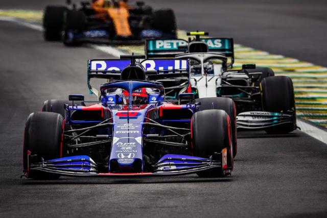 红牛车队轻取雷诺车队，拉塞尔惊艳四座