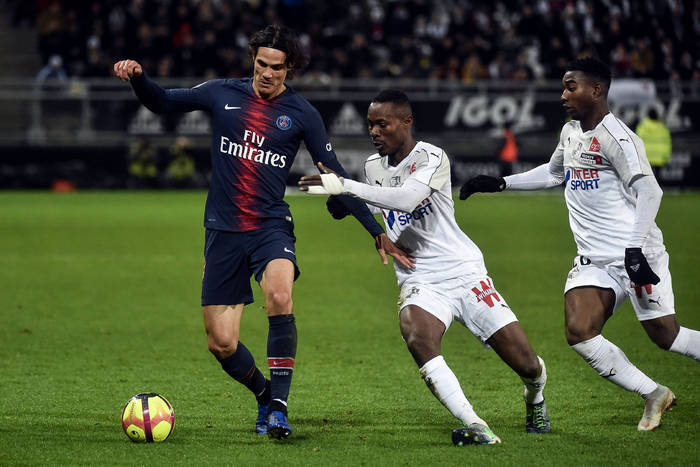 亚眠中场控制比赛,稳定节奏 亚眠中场控制比赛,稳定节奏