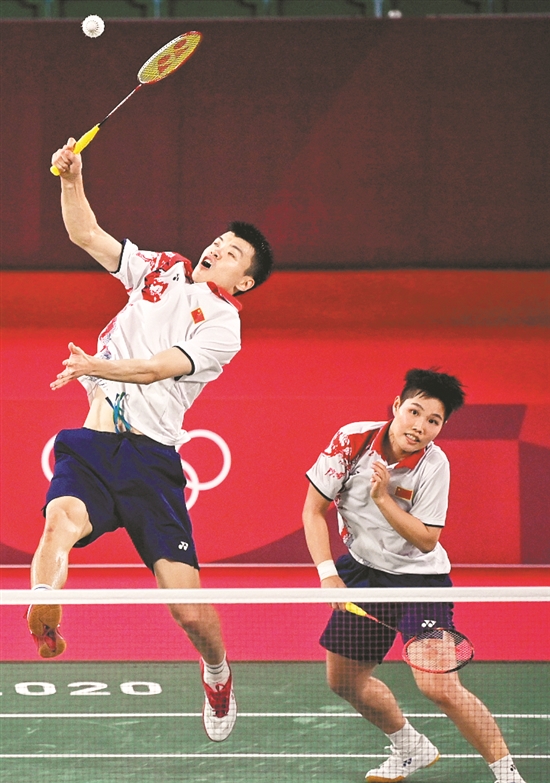 泰国队鏖战韩国队，黄鸭组合点燃赛场