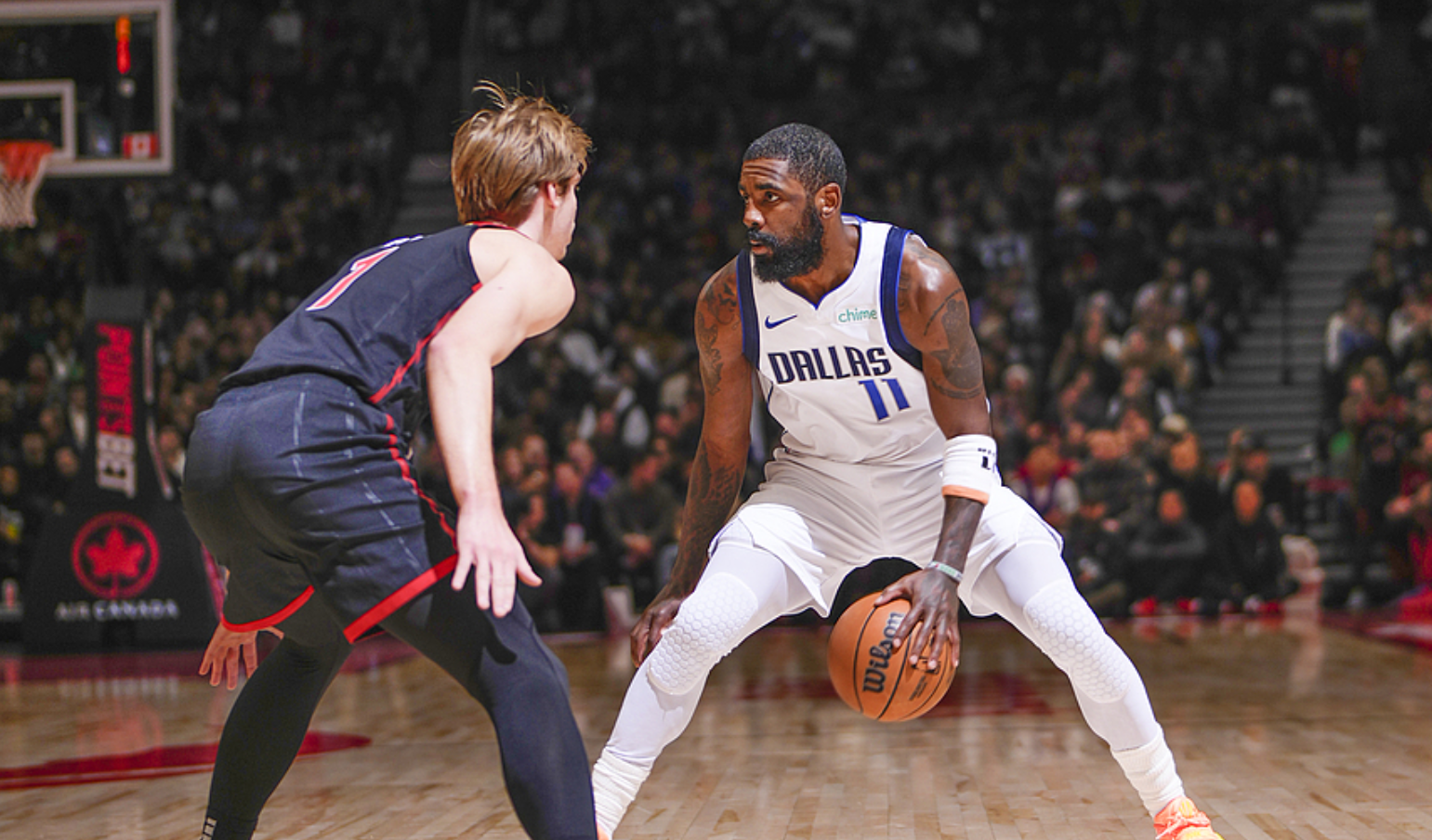 篮网鏖战辽宁队，东契奇带队取胜