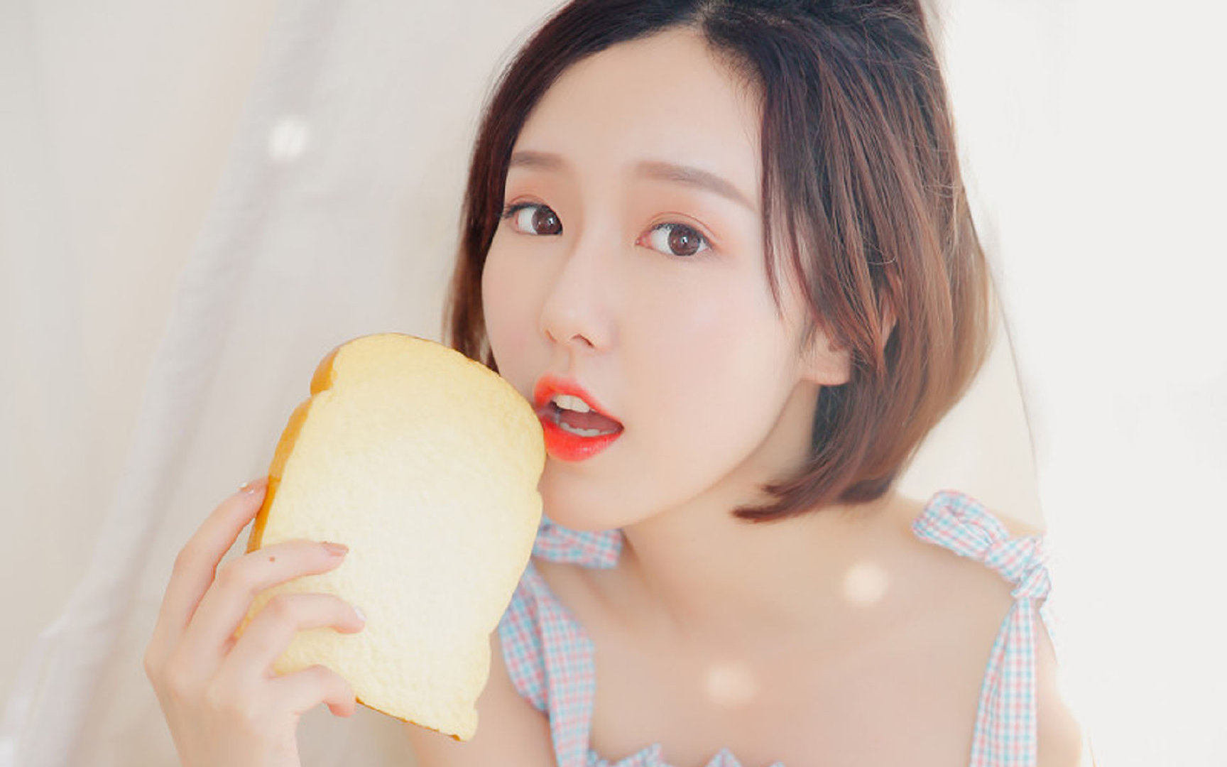 东方巨龙险胜银黑军团，乔治末节三分雨浇灭马刺反击