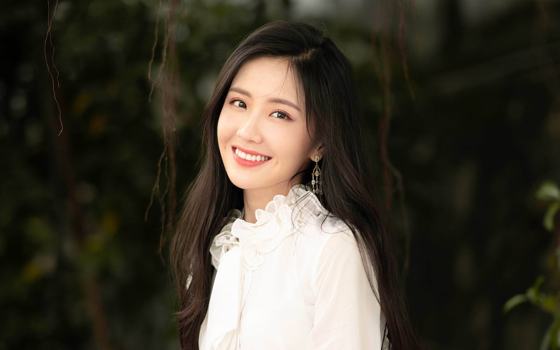 完美斯通斯引领三狮军团,奥地利切尔西式防线遭打穿