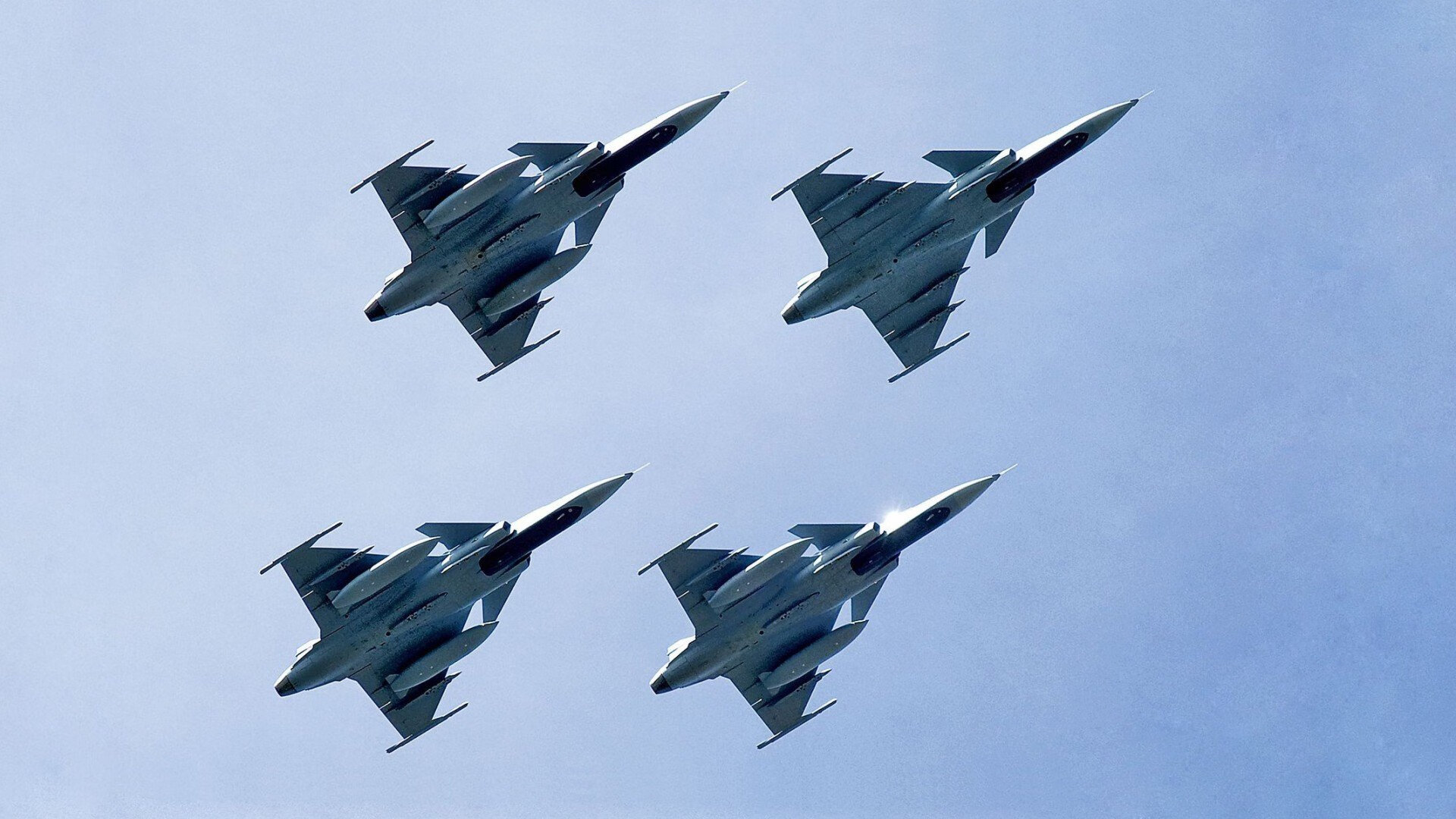 新王当立，当国王碾过落日，雏鹰已在风暴眼中歌唱